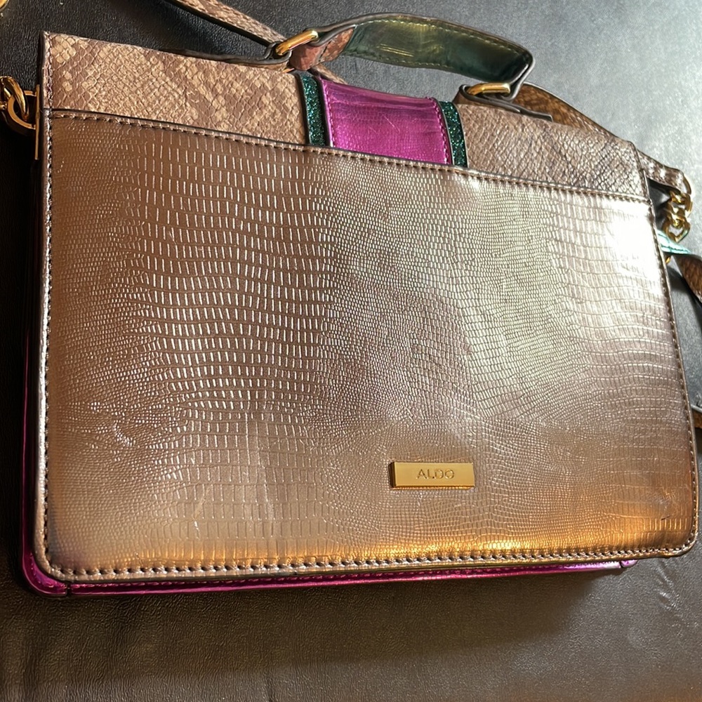 Aldo Crossbody With Unique & Cool Lips, Lipstick, And… Gem